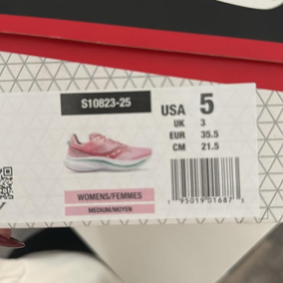 Saucony Kinvara 14. Size 5. Peony | Spring. Never been worn! - Picture 3 of 4